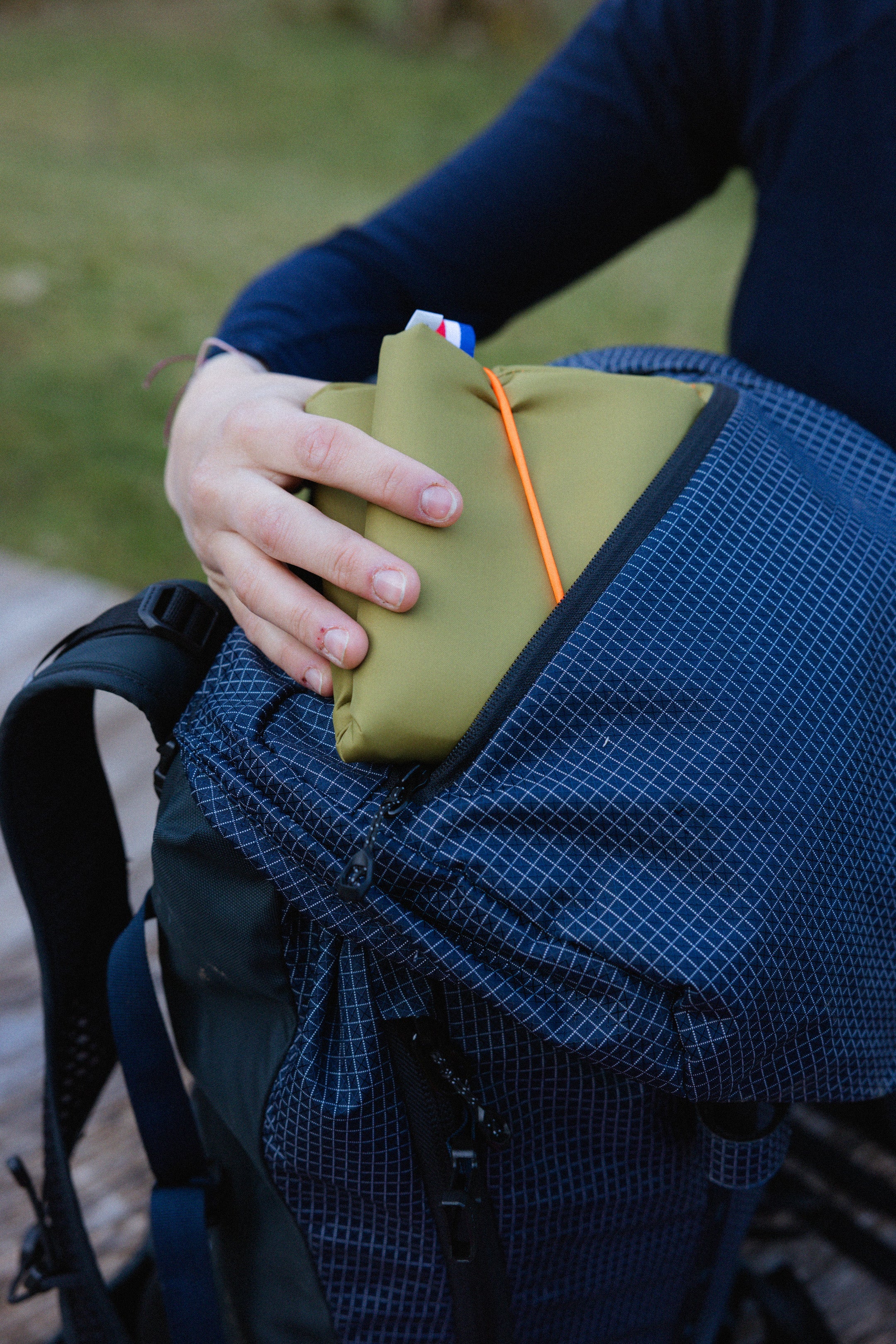 Pourquoi utiliser un coussin outdoor en randonnée (et pourquoi ça change tout)